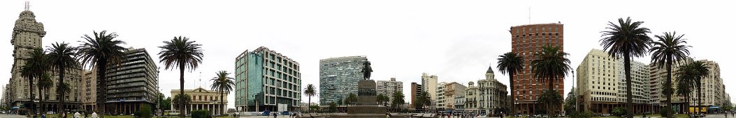 Foto panorâmica Praça da Independência Montevidéu – fonte: Wikimedia Commons