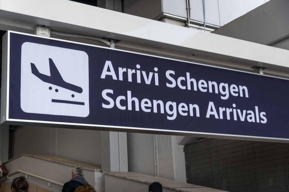 Placa Aeroposto Seguro Viagem Schengen Mais Barato Assistente De Viagem